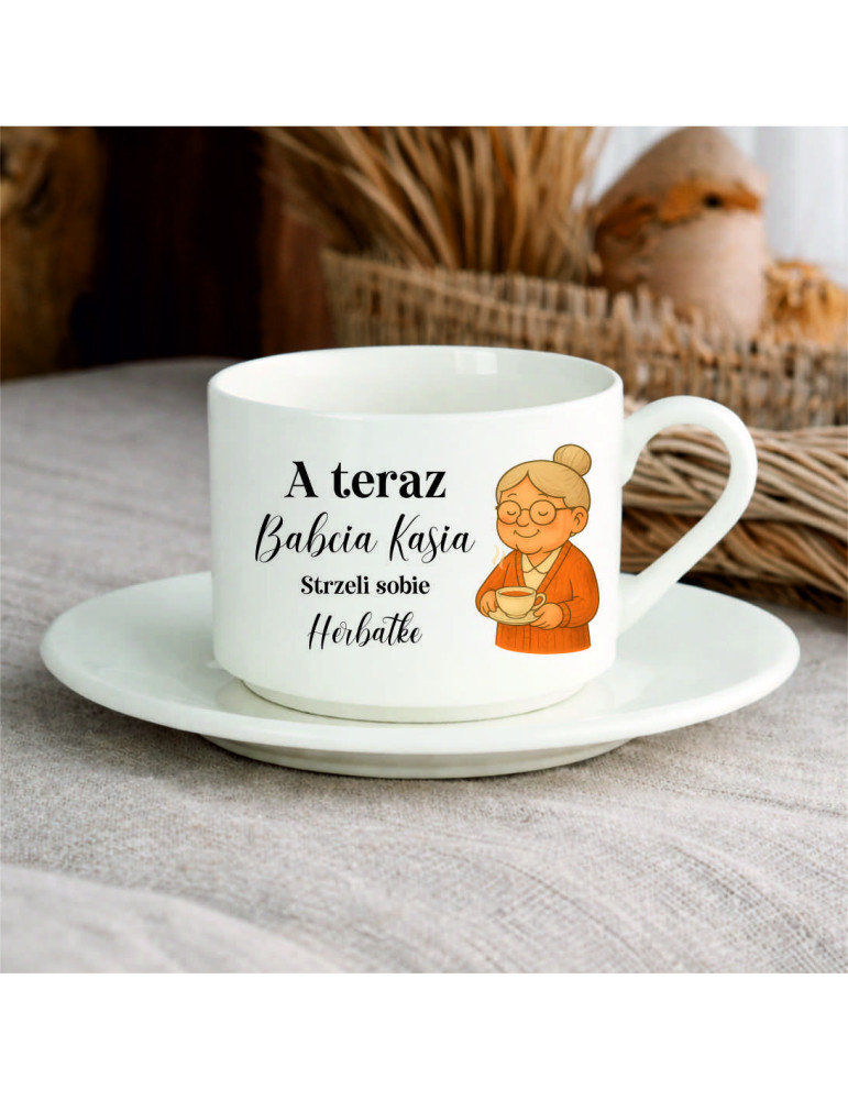 Personalizowana filiżanka na Dzień Babci "Babcia strzeli sobie herbatkę"